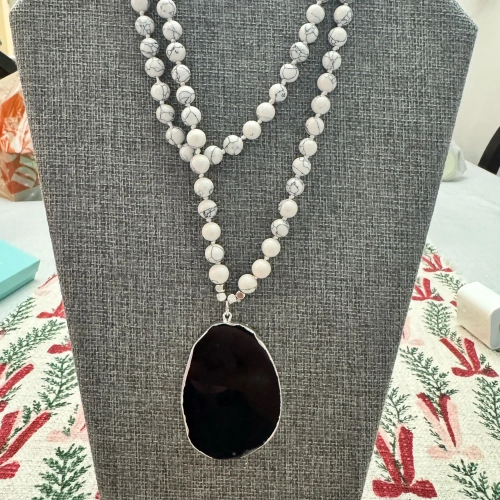 Kinsley Armelle Pepper Necklace Retired - Picture 4 of 6